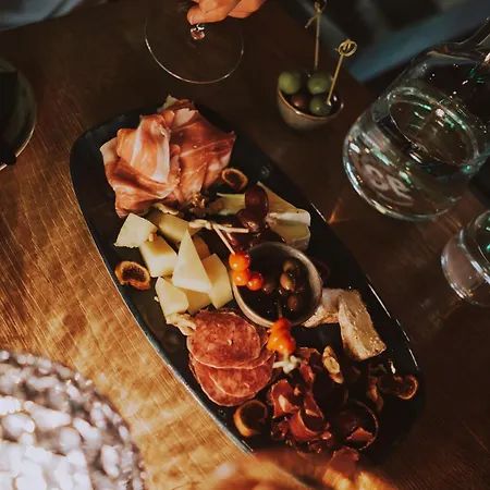 Mons Wine Passion Hotel 4*